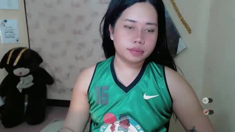 Snapshot of f3ckdollucy chatting on 03.11.25 yanna online show from 03.11.25