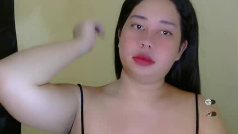 Snapshot of f3ckdollucy chatting on 09.10.25 yanna online show from 09.10.25