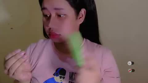 Snapshot of f3ckdollucy chatting on 09.13.25 yanna online show from 09.13.25