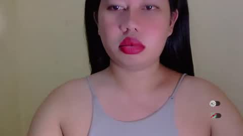 Snapshot of f3ckdollucy chatting on 09.18.25 yanna online show from 09.18.25