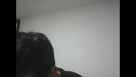 Snapshot of fabiar11 chatting on 09.30.25 R online show from 09.30.25