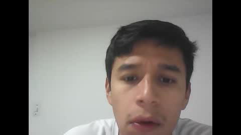 Snapshot of fabiar11 chatting on 10.08.25 R online show from 10.08.25