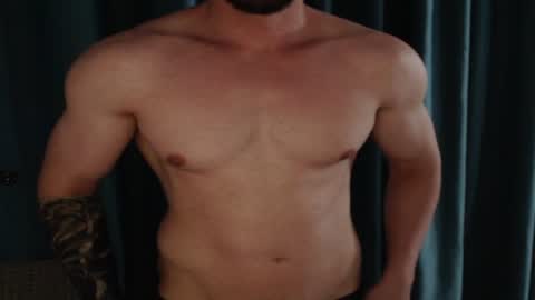Snapshot of facelessmuscle chatting on 07.22.26 facelessmuscle online show from 07.22.26