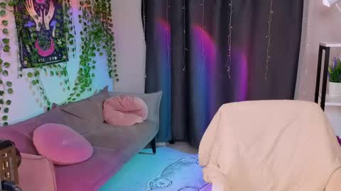 Snapshot of fairy_tara chatting on 05.17.26 Tara online show from 05.17.26
