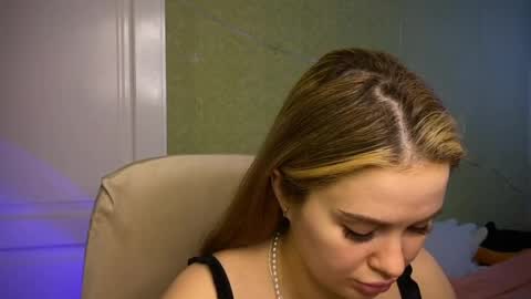 Snapshot of fairyilona chatting on 04.04.26 Ilona online show from 04.04.26