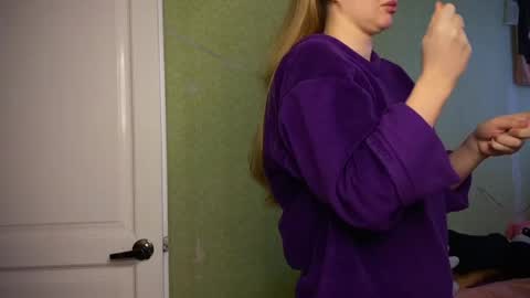 Snapshot of fairyilona chatting on 04.19.26 Ilona online show from 04.19.26
