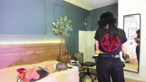 Snapshot of fallen_angel999777 chatting on 04.15.26 Megan 630 1330 -5 online show from 04.15.26