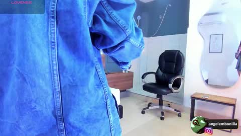 Snapshot of fallen_angel999888 chatting on 11.08.25 Angel online show from 11.08.25