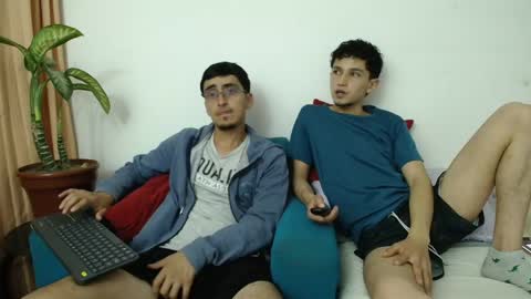 FallGays online show from 04.22.26