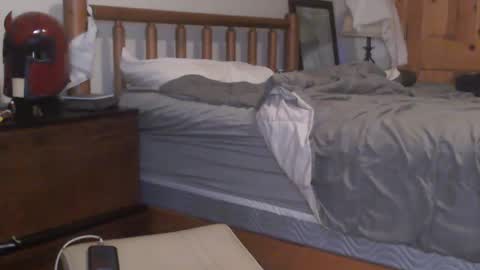 Snapshot of fanfriction chatting on 10.09.25 Fan Friction online show from 10.09.25