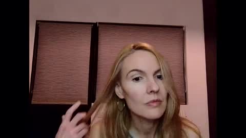 Snapshot of fanny_posy chatting on 01.07.25 Fanny online show from 01.07.25