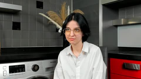 Mia online show from 12.22.24