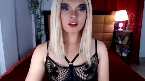 Snapshot of fantasticcock69_daniella chatting on 12.14.24 DANIELLA - DONT FORGET TO GIVE ME A THUMBSU UP online show from 12.14.24