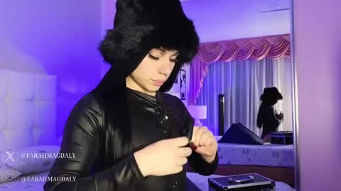 Farah online show from 02.27.25