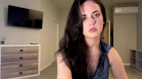 Snapshot of farrahburde chatting on 06.23.26 Mia online show from 06.23.26