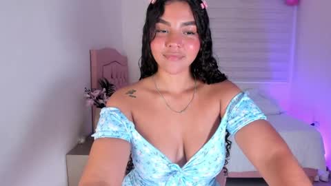 Snapshot of fatima_senghor chatting on 05.22.26 Zoe online show from 05.22.26