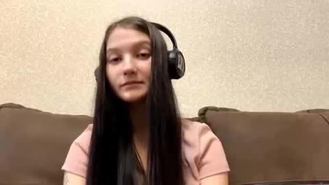 Aurora 18yo online show from 10.24.25