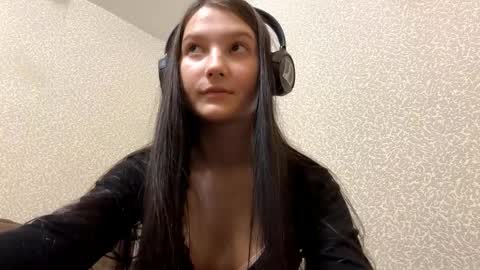 Aurora 18yo online show from 11.06.25