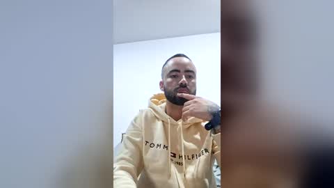 Snapshot of federico_ojitosverdes chatting on 06.15.26 Federico Ofarrel online show from 06.15.26