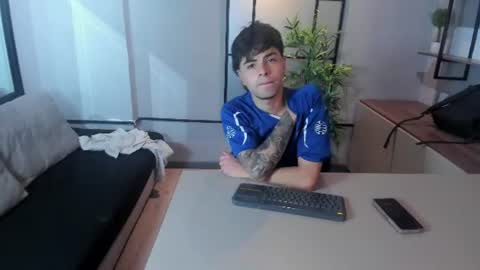 Snapshot of fedeviale chatting on 07.12.26 Fede online show from 07.12.26
