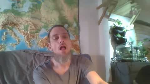 Snapshot of feelfemdom chatting on 09.25.25 feelfemdom online show from 09.25.25