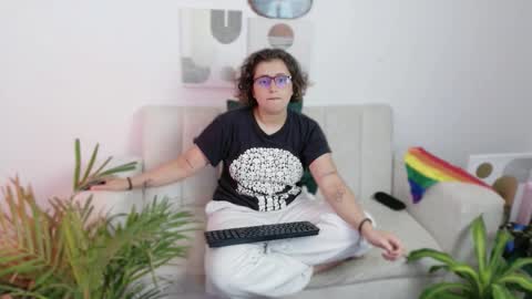 Feelena online show from 10.29.25