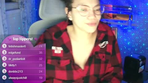 Snapshot of feetnymph chatting on 01.20.25 Soley online show from 01.20.25