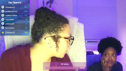 Snapshot of feetnymph chatting on 01.29.25 Soley online show from 01.29.25