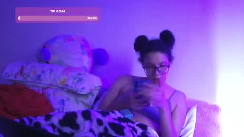 Snapshot of feetnymph chatting on 02.02.25 Soley online show from 02.02.25