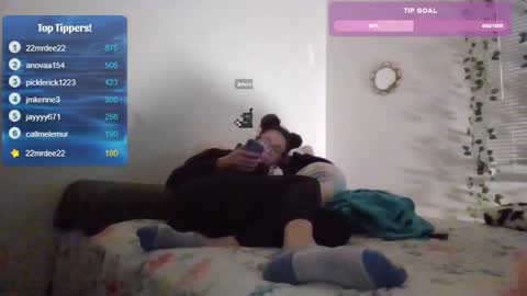 Snapshot of feetnymph chatting on 02.06.25 Soley online show from 02.06.25