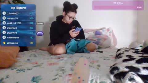 Snapshot of feetnymph chatting on 02.07.25 Soley online show from 02.07.25