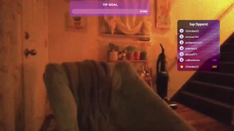 Snapshot of feetnymph chatting on 03.06.25 Soley online show from 03.06.25