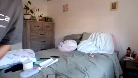 Snapshot of feetnymph chatting on 03.08.26 Soley online show from 03.08.26