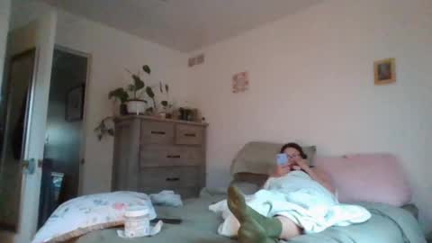 Snapshot of feetnymph chatting on 03.11.26 Soley online show from 03.11.26
