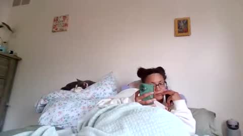 Snapshot of feetnymph chatting on 06.08.26 Soley online show from 06.08.26
