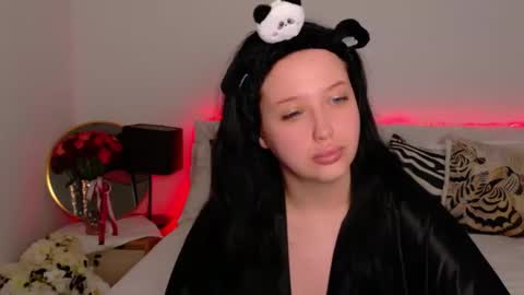 Felicia Herceg online show from 11.02.25