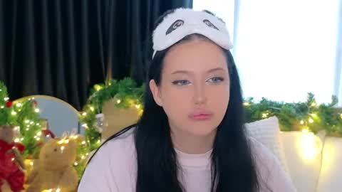 Felicia Herceg online show from 12.13.25