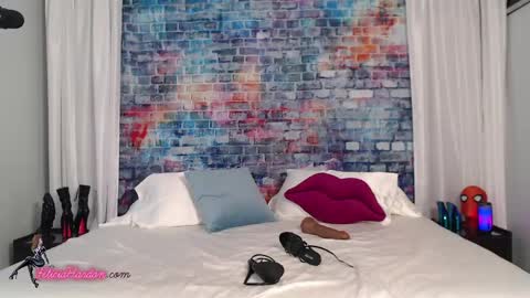 Snapshot of feliciahardon chatting on 05.06.26 Felicia Hardon online show from 05.06.26