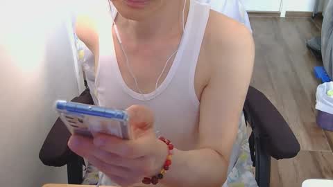 Snapshot of felixlau chatting on 04.15.26 felixlau online show from 04.15.26