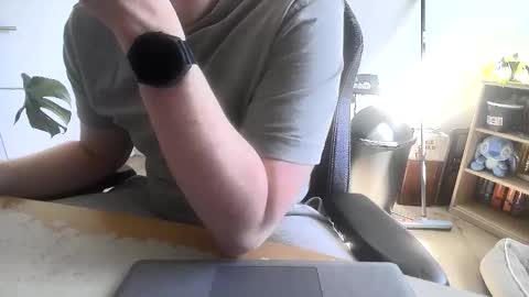 Snapshot of fem_alice_louis_dom chatting on 04.29.26 fem_alice_louis_dom online show from 04.29.26