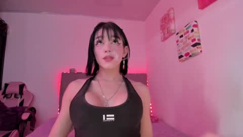 Snapshot of fem_boy6 chatting on 12.01.24 fem_boy6 online show from 12.01.24