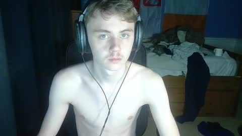 Snapshot of femboyangel chatting on 01.27.25 femboyangel online show from 01.27.25