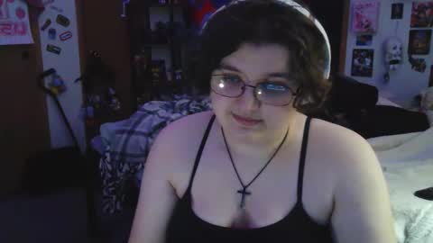 Snapshot of femcelsam chatting on 04.13.26 femcelsam online show from 04.13.26