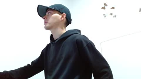 Snapshot of fenixtream chatting on 12.21.24 FeniXtream online show from 12.21.24