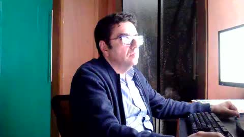 Snapshot of fernandoreutergrant chatting on 10.14.25 fernandoreutergrant online show from 10.14.25