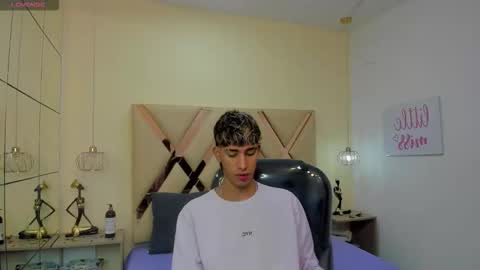 FER PHOENIX online show from 10.31.25