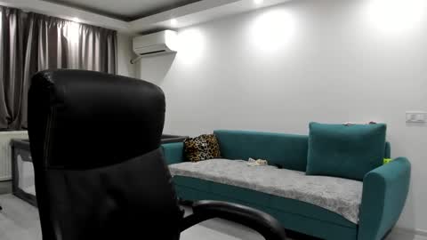 Snapshot of fetishcatalea chatting on 12.01.24 Catalea DM online show from 12.01.24