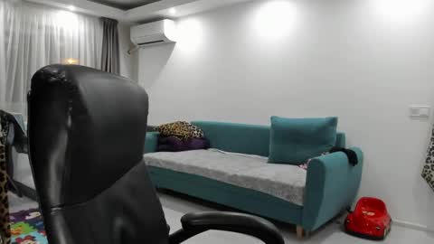 Snapshot of fetishcatalea chatting on 01.25.25 Catalea DM online show from 01.25.25