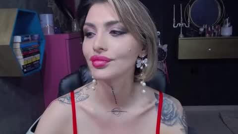 Snapshot of fetishsarah chatting on 12.19.24 Sarah online show from 12.19.24