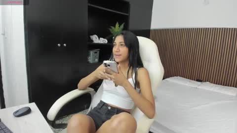 Snapshot of ffreyja_ chatting on 11.06.25 Freyja online show from 11.06.25